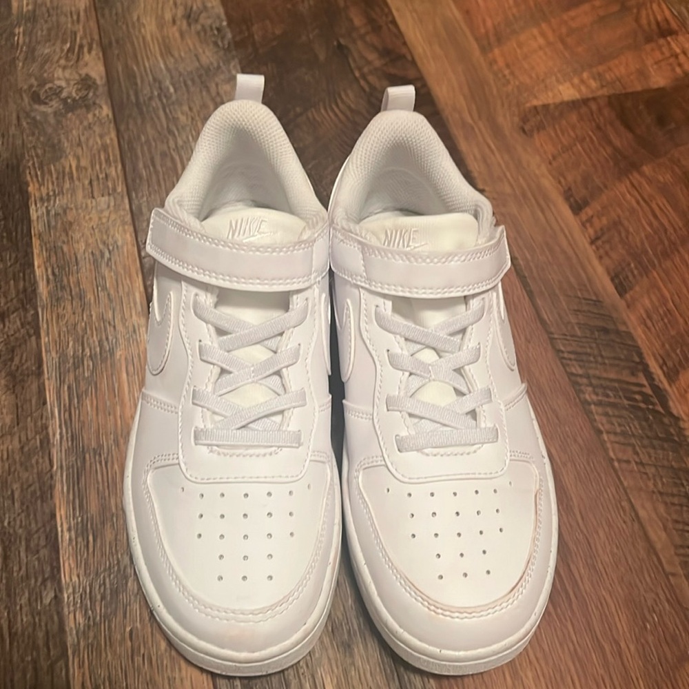 Kids Nike tennis shoes